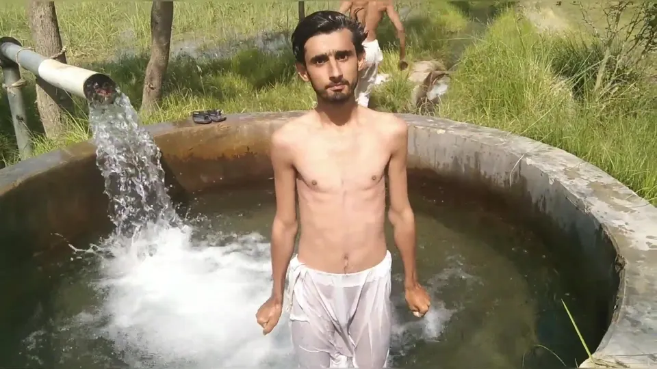 The cutest wet twink in Pakistan - ThisVid.com