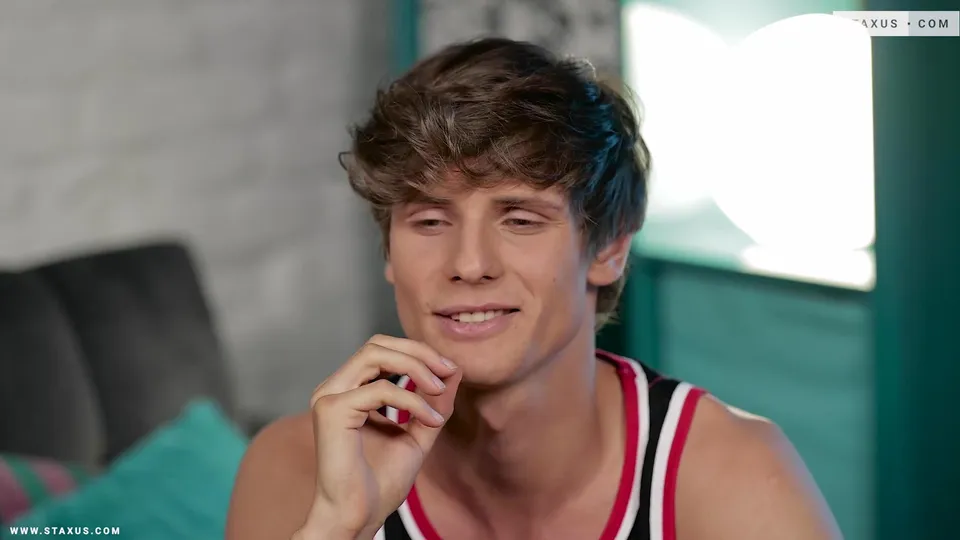 David Hollister Stretches Bren Bar's Tight Ass