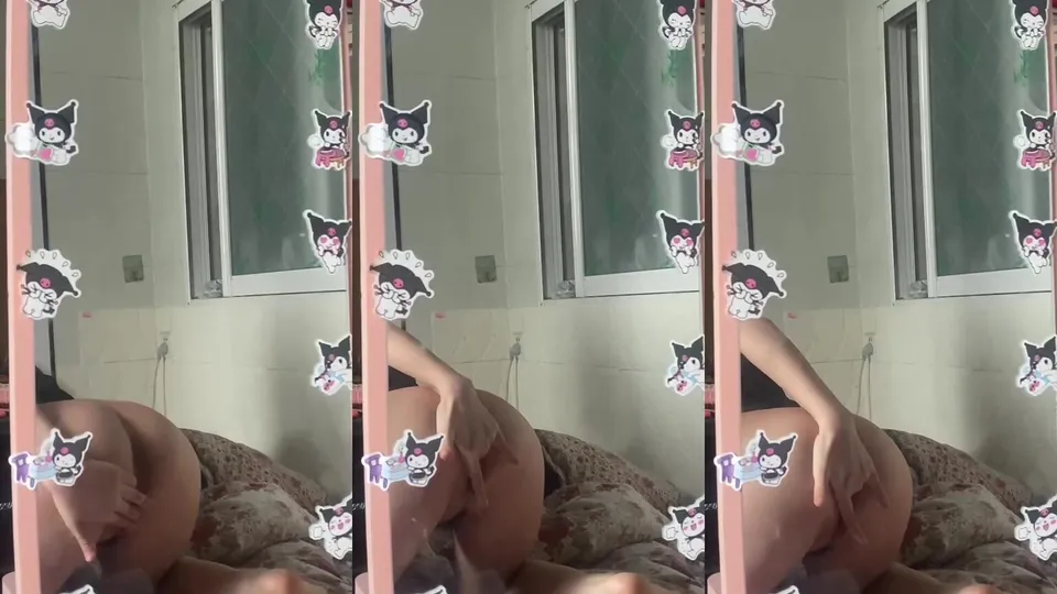 The girl with big tits masturbates and screams in the mirror on the bed 