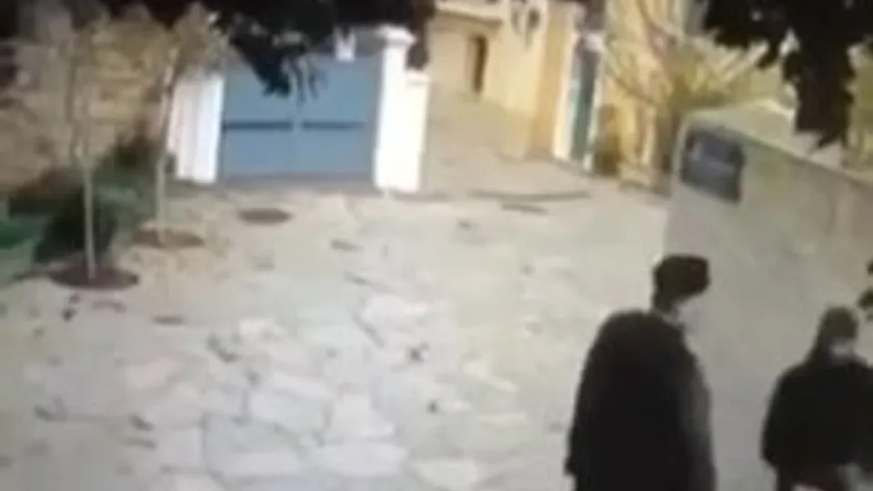 The good priest - ThisVid.com