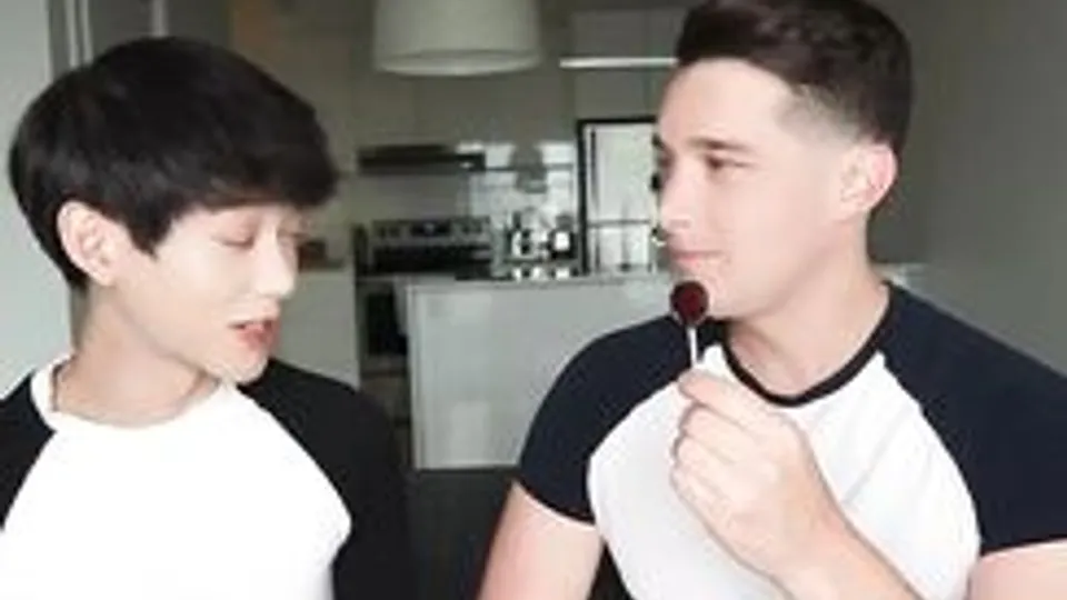 ♥ The hottest lollipop kissing challenge ♥