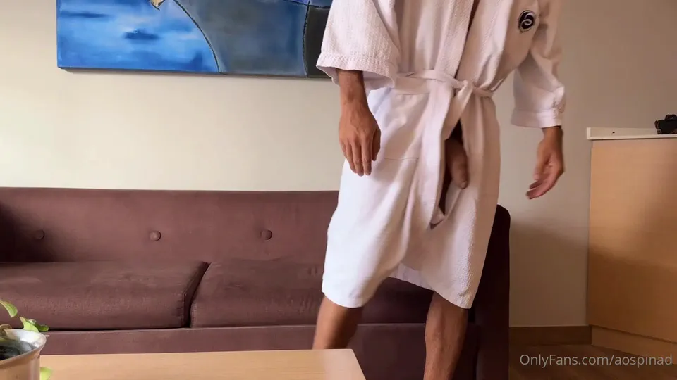 The Kind of Room Service That Six-Star Hotels Should Offer – Alejo Ospina, Jose Alexander & Silva Amarist.mp4