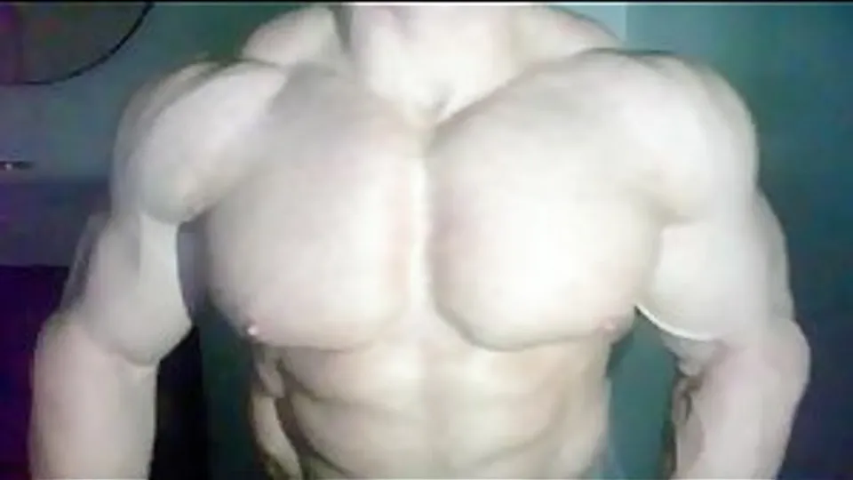 The masked Bodybuilder webcam (MuscleBullxxx29)