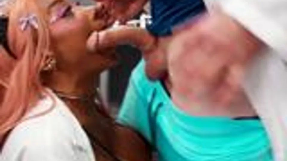 Lab Lube Lovers: Tia's Horny Experiment