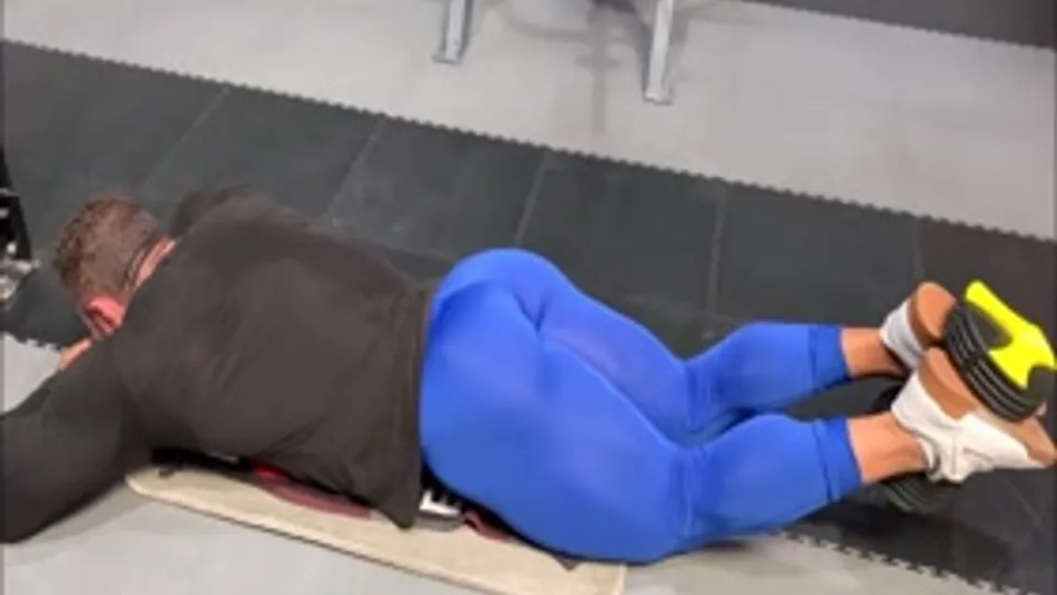 테오 레귄yer 근육 숭배