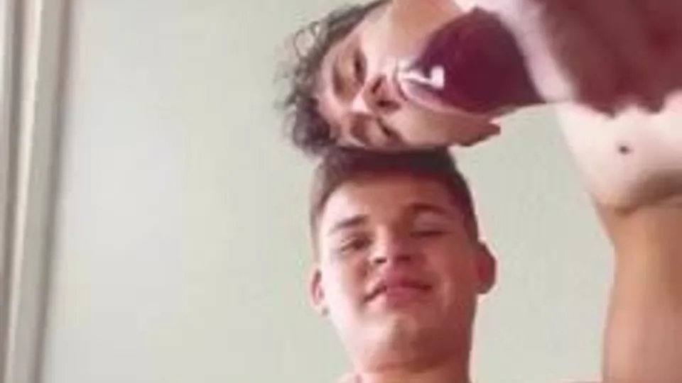 Gay Threesome: Mutual Handjobs and Cumshots