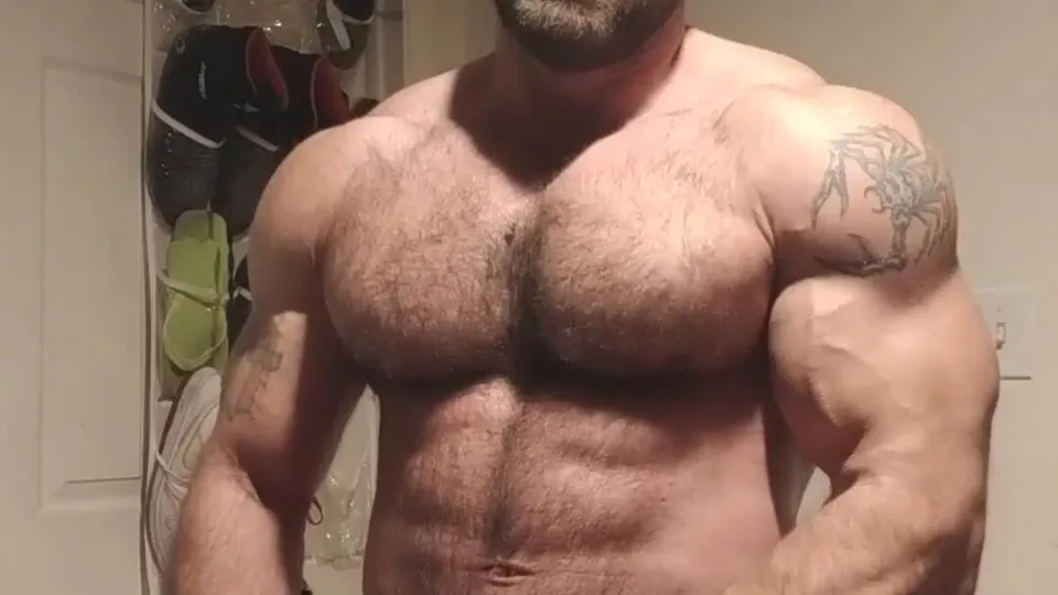 Thick Musclebear Shower and dick play - ThisVid.com