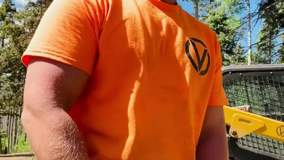Thick tradie shows off his big balls and penis - ThisVid.com