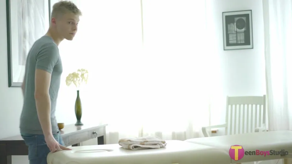 This great twink massage goes the right way