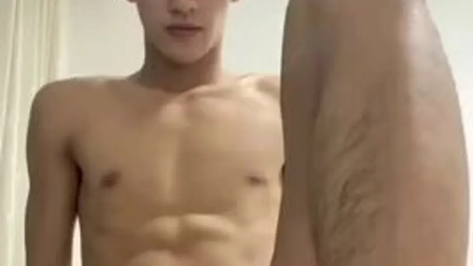 This twink can shoot one big load