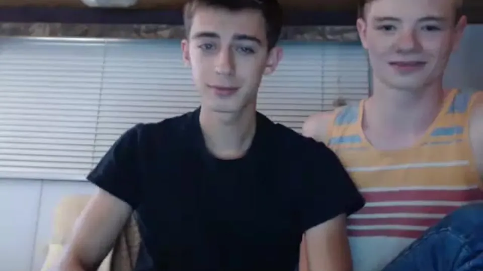 THREE GAY TWINK SUCKING ON CAM - video 2 - ThisVid.com