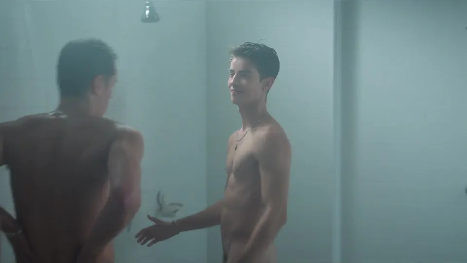 THREE TWINKS IN THE SHOWER - ThisVid.com