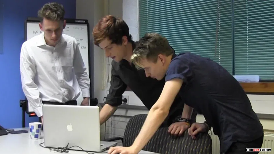 Threesome In The Office - Oscar Roberts, Kamyk Walker & Cody Reed.mp4