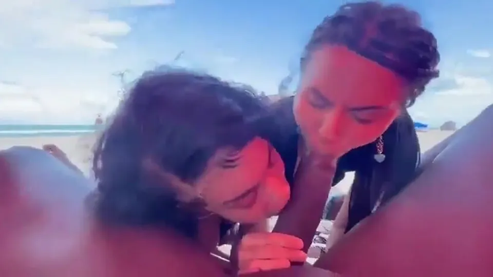 THREESOME SUCKING BBC IN THE BEACH - ThisVid.com