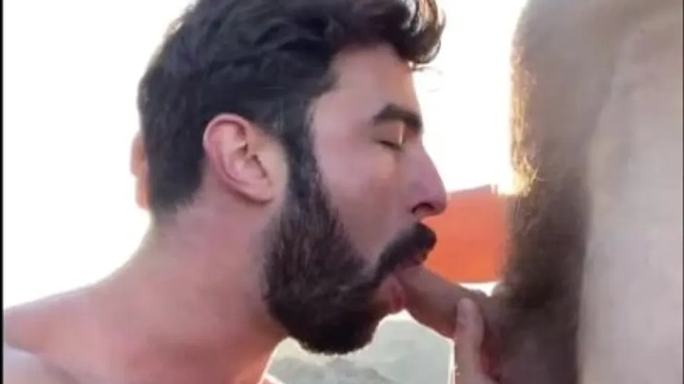 Throat fucking bearded hottie - ThisVid.com