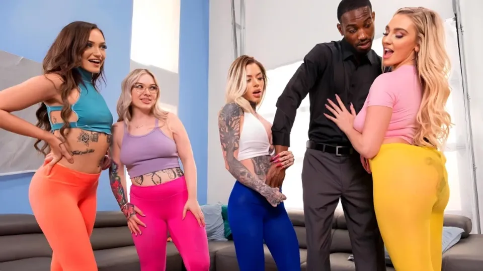 Tight Leggings, Tighter Pussy 
