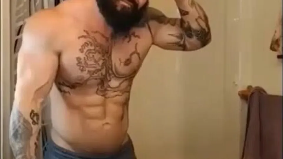 Tik-tok muscle stud bottoms like a bitch - ThisVid.com