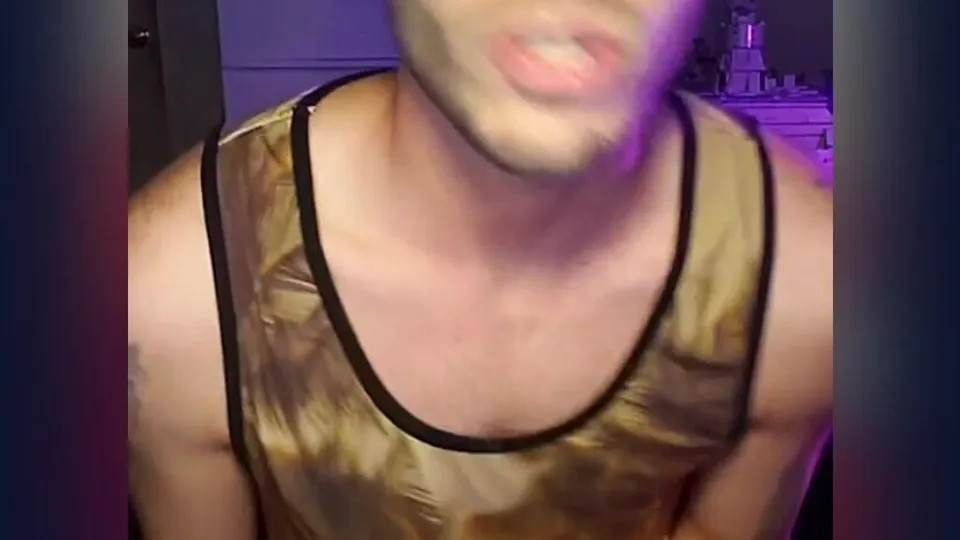Tiktoker streams and shows huge dick - ThisVid.com
