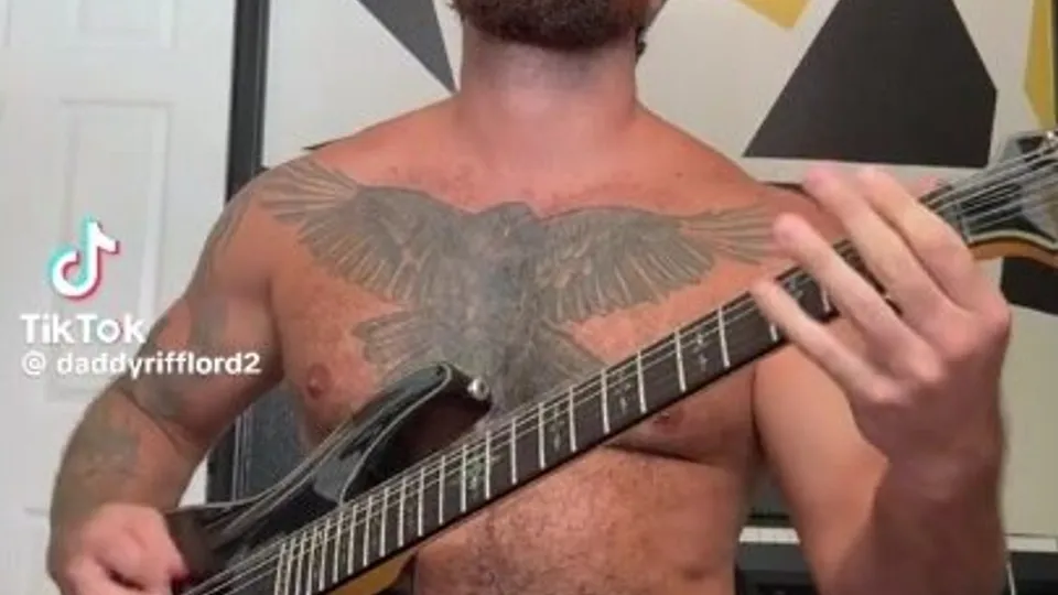 TikToks Str8 Thik Hairy bulgin Riflord cant stop cumin - ThisVid.com