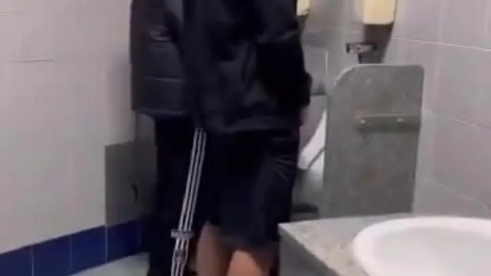 Toilet Cruising - video 3 - ThisVid.com