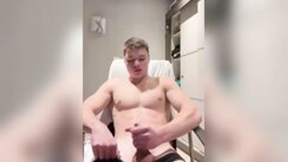 Toma Georgiev, an OF and Instagram twunk cums boys porn