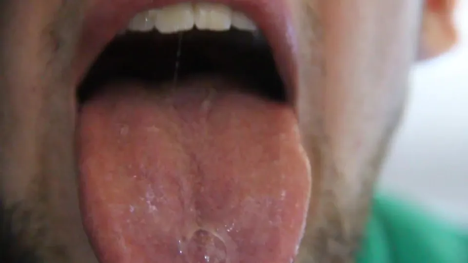 Tongue show - video 2 - ThisVid.com