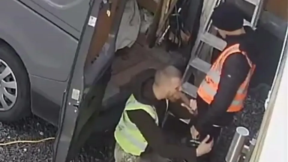Tradie Coworkers Caught - ThisVid.com