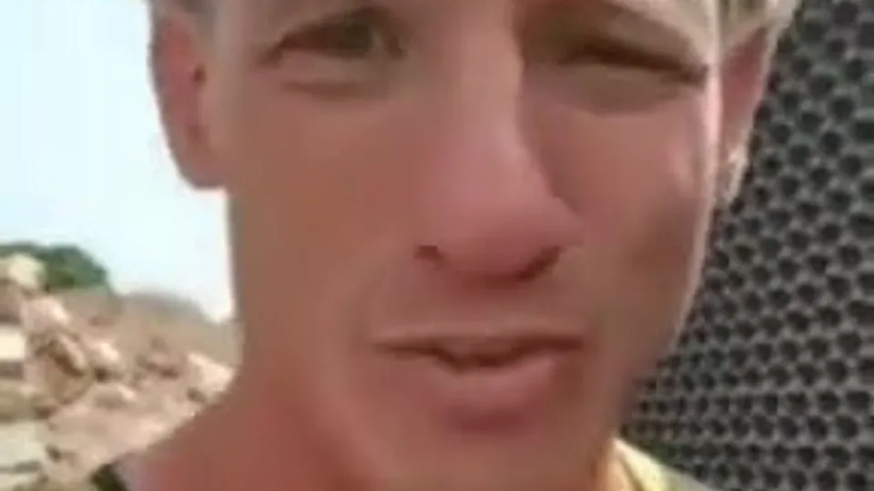 Tradie in the porta potty jerkin it & cumming - ThisVid.com