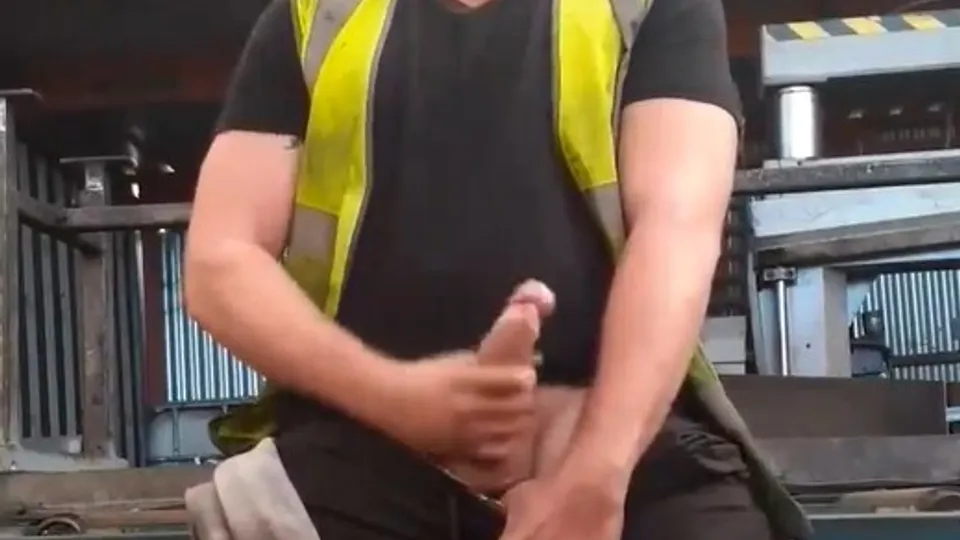 Tradie showing at work 20 - ThisVid.com