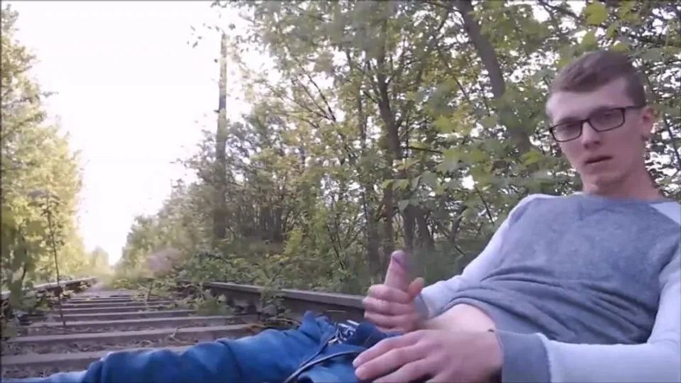 Train track cum - ThisVid.com