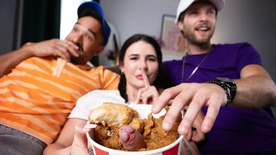 Trans Angels - Bailey ArcherBenjamin BlueRaj - Chick In The Bucket 