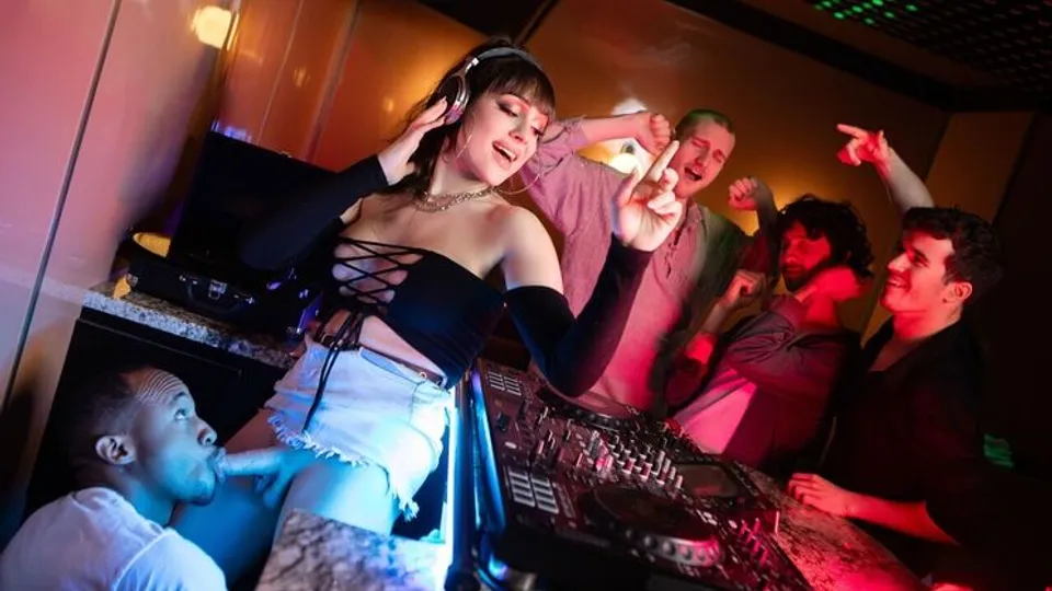 Trans Angels - Trent KingRana Katana - Hooking Up With The Hot DJ 