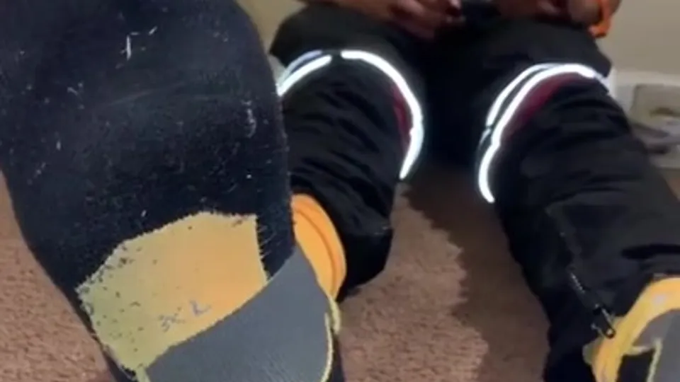 Juwan's Trap Feet: Smoking & Showcasing