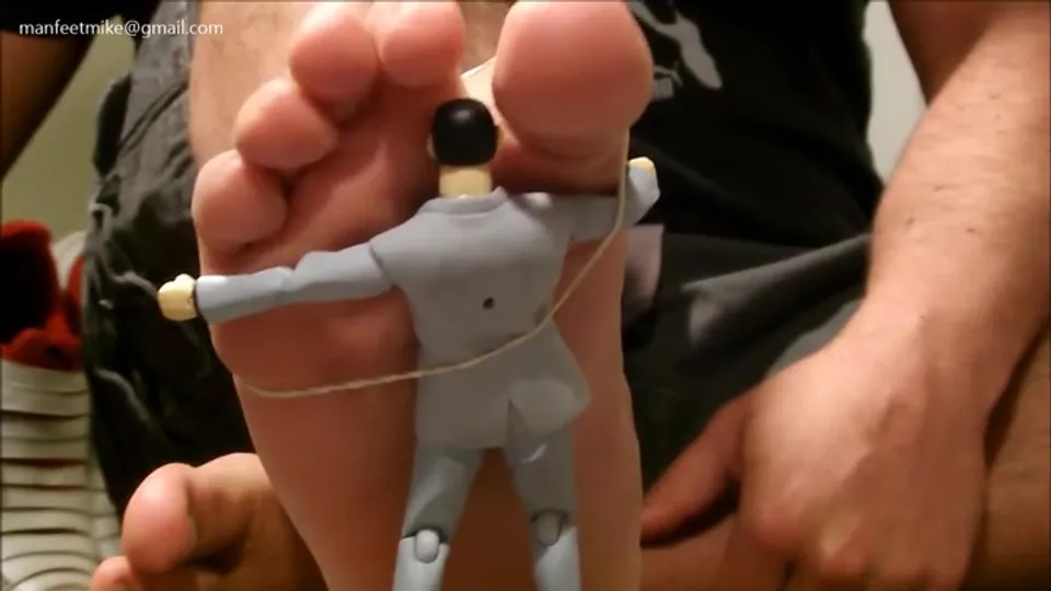 Trapped between giant's feet and sheer socks - ThisVid.com