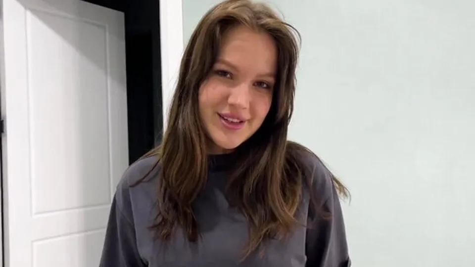 Treated his Russian neighbor with tea and then with his sweet dick