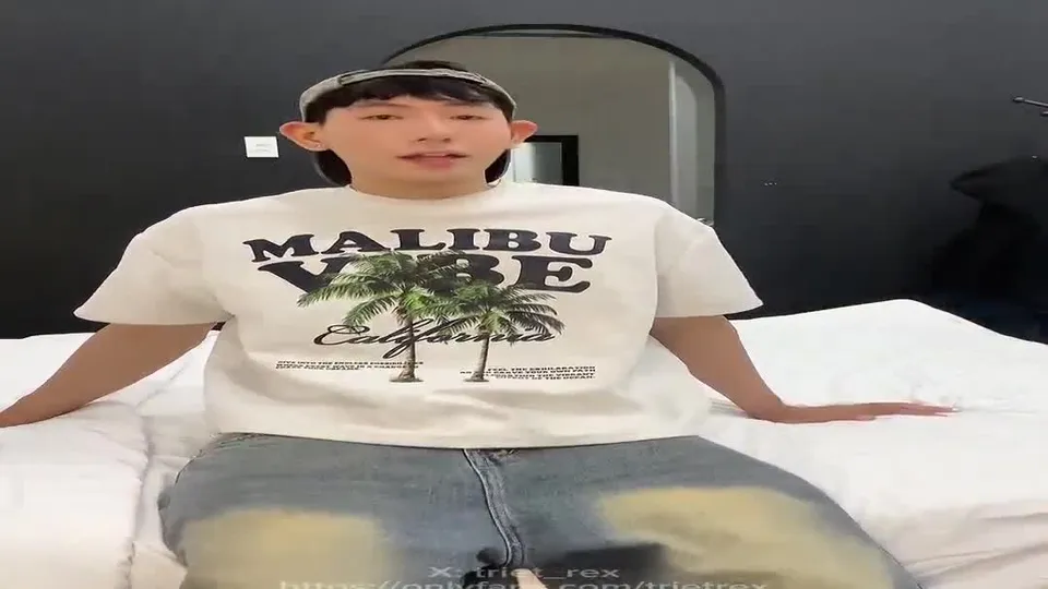 TrieTrex Cute Asian Muscular Guys Nude Leaks Gay Porn Bedroom Fuck (1).mp4