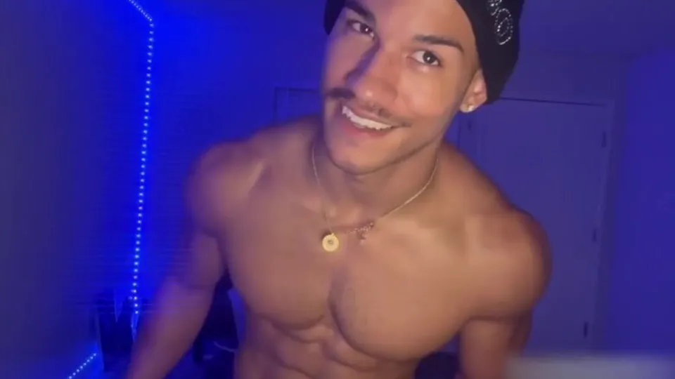 TROY GOT BODY - ThisVid.com