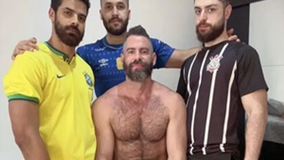 Três ativos, um passivo, muita porra – Marcellouber, Poison Boy, XXXFlavioo, Yousseff_atv - Meu Mundo Gay | Vídeo Porno Gay  | Desenho Gay | Sem Camisinha | Yaoi Gay
