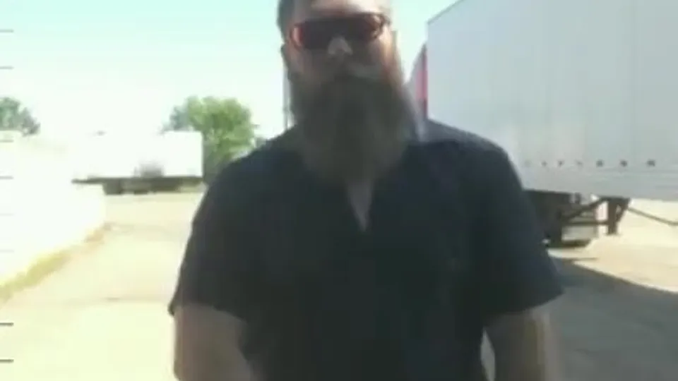 Trucker jo outside - ThisVid.com