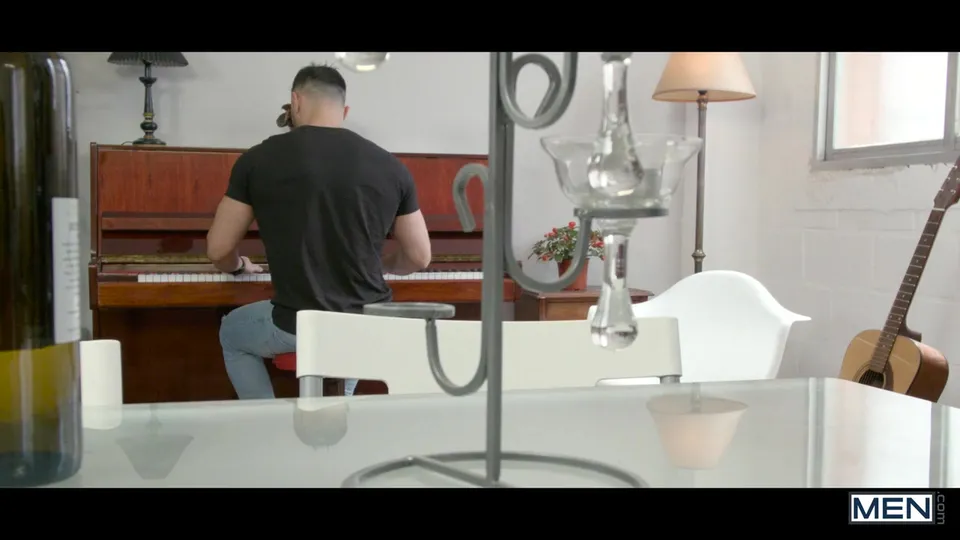 Aquiles Paris & Flex Xtremmo: Truth or Dare Leads to Raw Passion