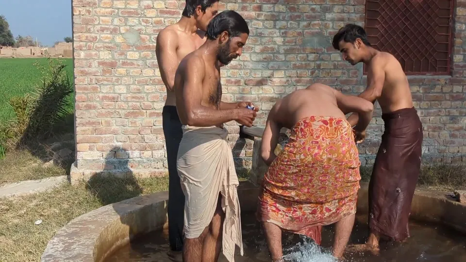 Tubewell men dick flash - ThisVid.com