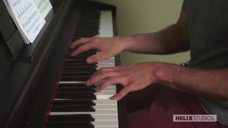 Oliver Hudson & Brad Chase: Piano Passion & Bareback Bliss