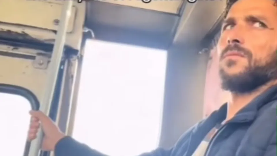 فتى جزائري تركي مستقيم متهور