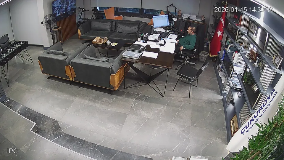 Turkish boss getting a handjob - ThisVid.com