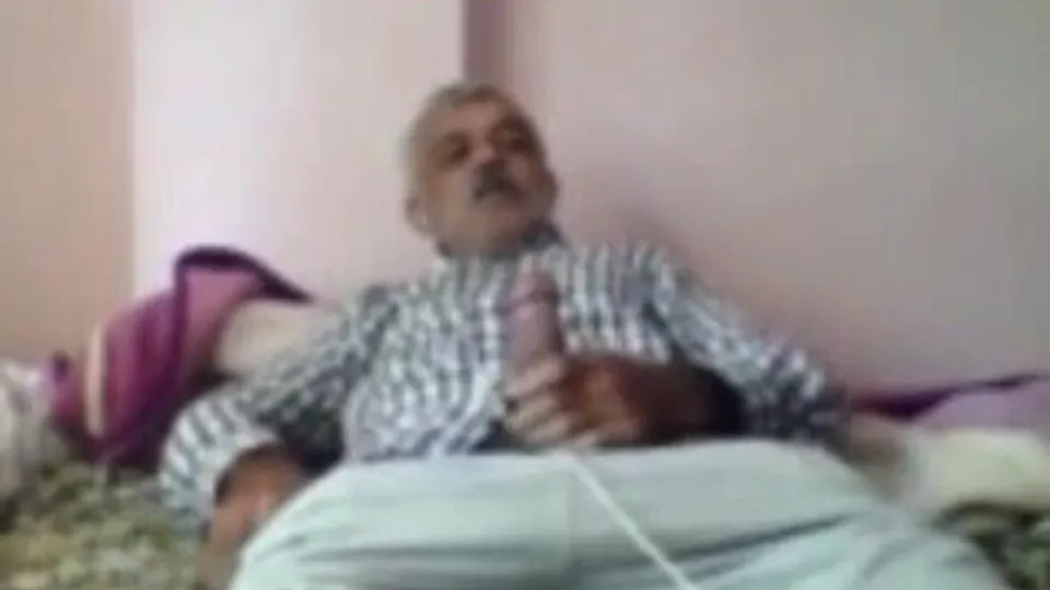 Turkish grandpa playing - ThisVid.com
