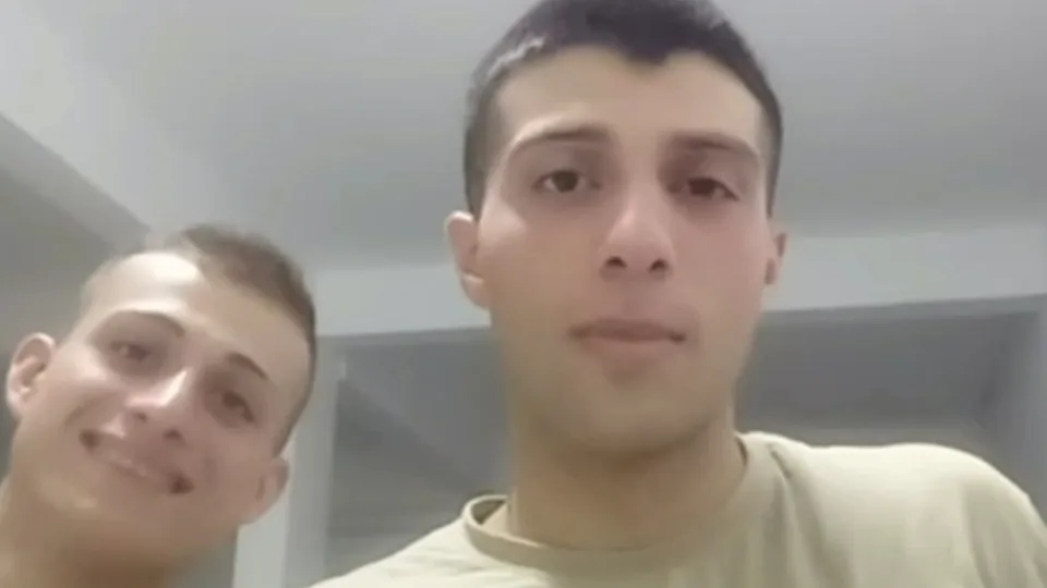 Turkish soldiers show cock - ThisVid.com