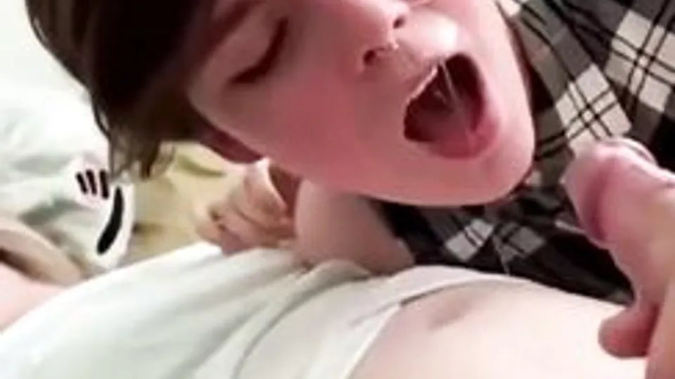 Twink Cums in his Mouth ...