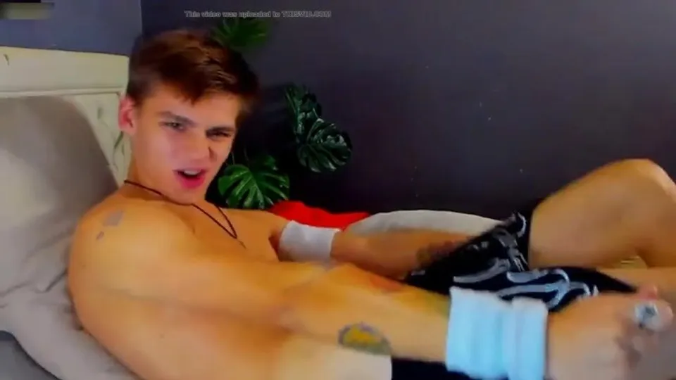 Twink Cums on Cam