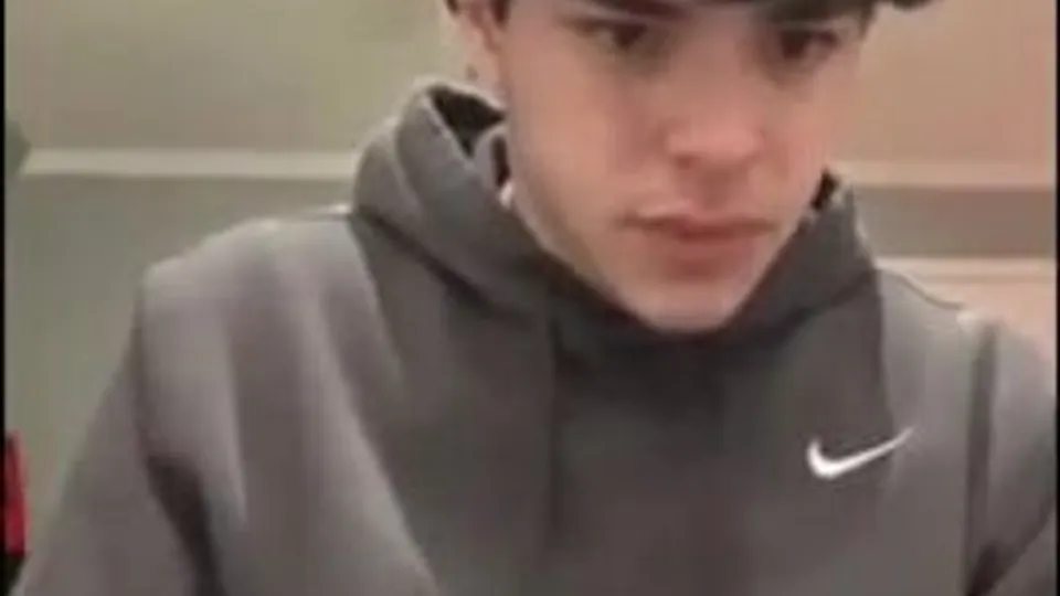 Twink cums on cam and cleans up