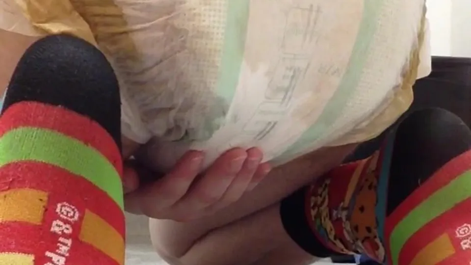 Twink farting in diaper - ThisVid.com